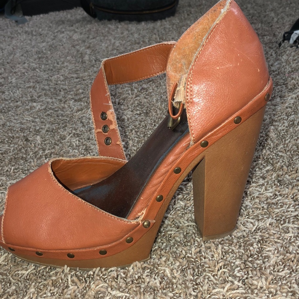 Heels - Picture 2 of 3